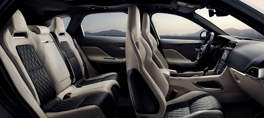 Интерьер Jaguar F-Pace SVR 2018 года  (WW) (фото 23 из 115)